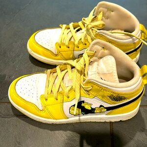 Youth Air Jordan Mid GS Dynamic Yellow WORN